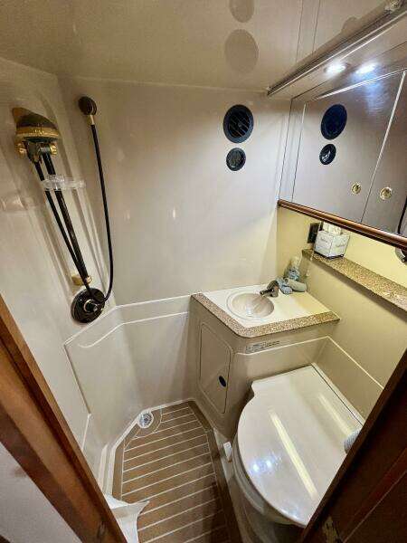42ft Cruisers Yachts Yacht For Sale