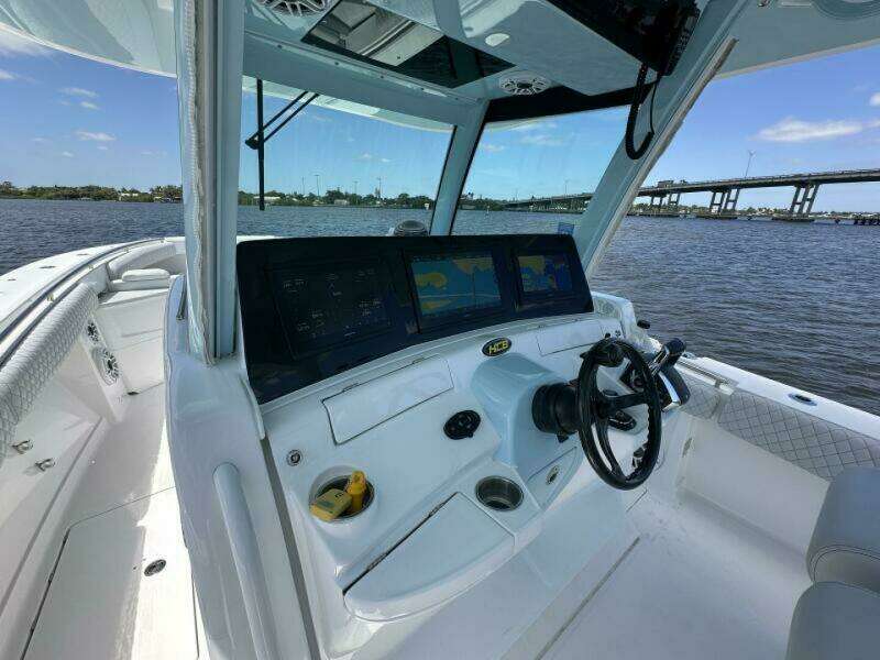 39ft HCB Yacht For Sale