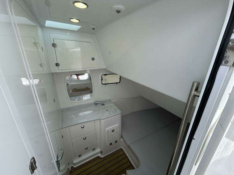 39ft HCB Yacht For Sale