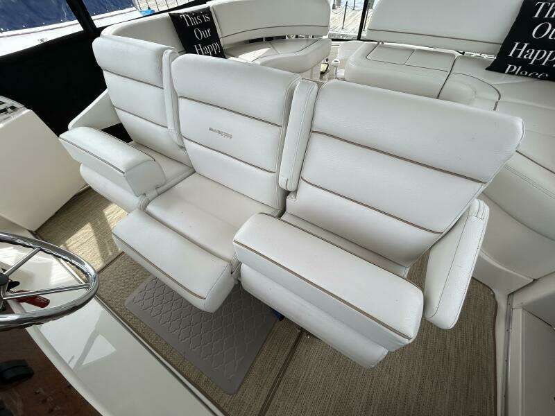 43' Silverton flybridge helmseats