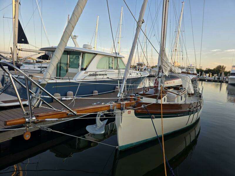 Little Wing 28ft Sam L  Morse Yacht For Sale