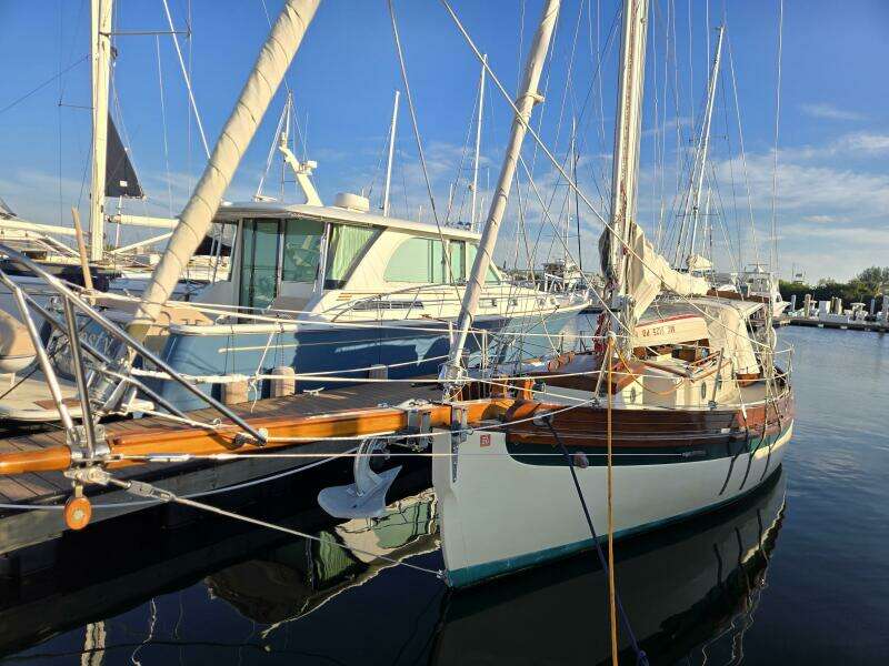 Little Wing 28ft Sam L  Morse Yacht For Sale