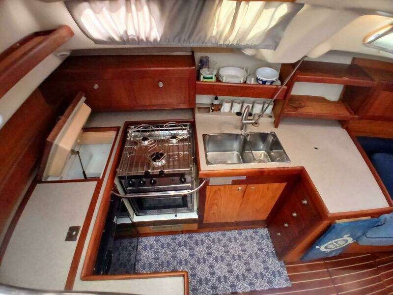 Relentless 42ft Hunter Yacht For Sale