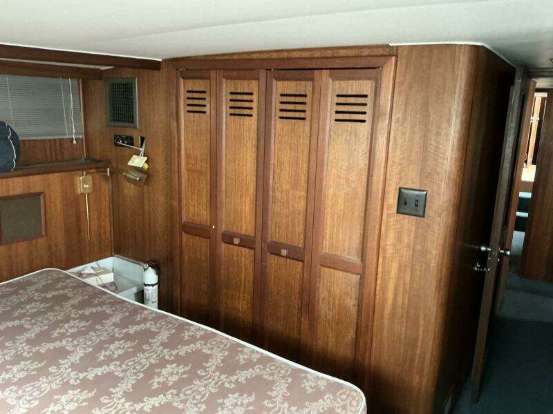 58ft Hatteras Yacht For Sale