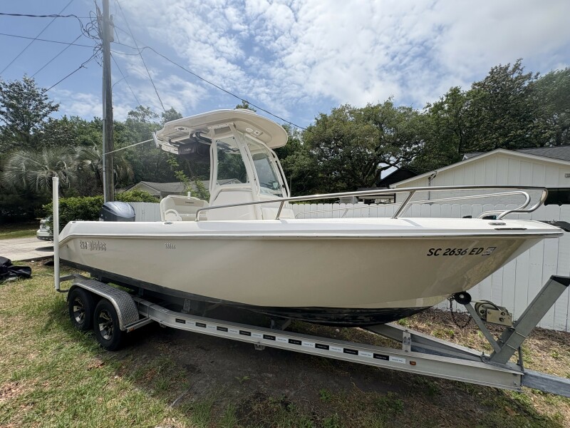 23' Everglades 230CC