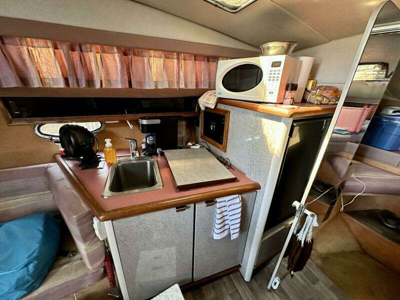 32ft Bayliner Yacht For Sale