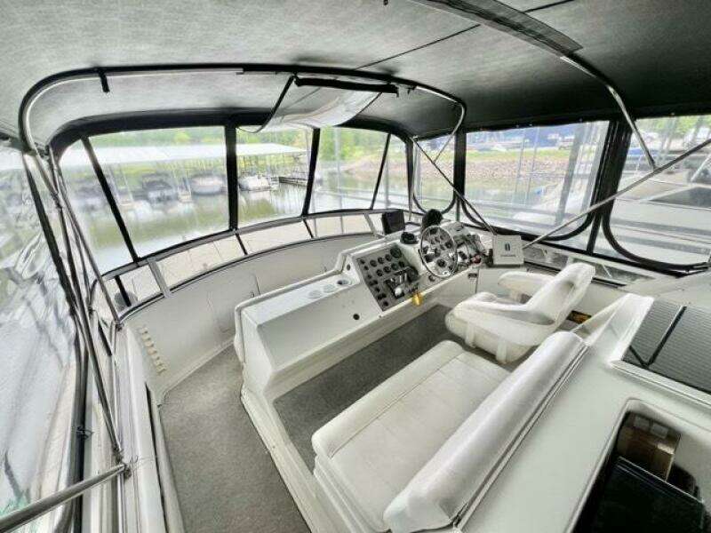 11 San Souci 1998 Carver 405  Bridge 1 Medium