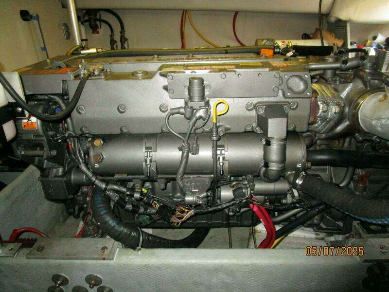 34' Mainship main engine2
