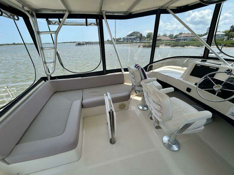 34' Mainship flybridge port