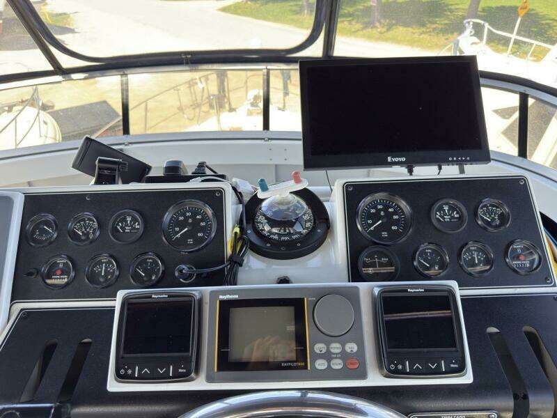 35ft Carver Yacht For Sale