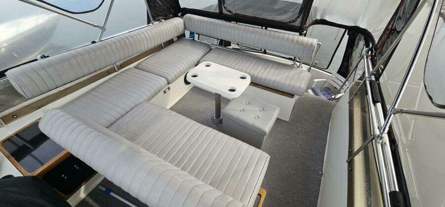 28ft Carver Yacht For Sale