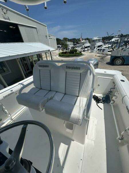 24ft Everglades Yacht For Sale