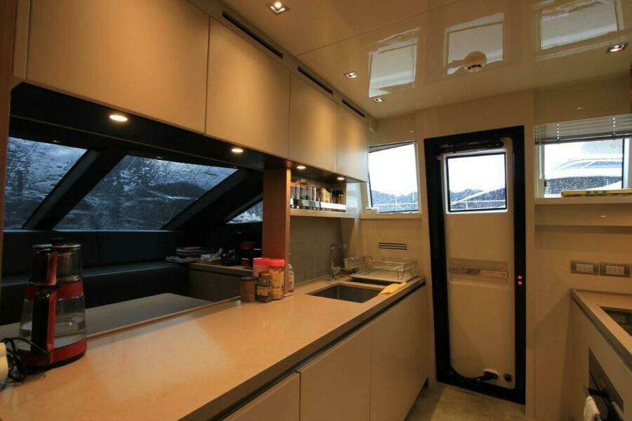 Y2 86ft Sanlorenzo Yacht For Sale