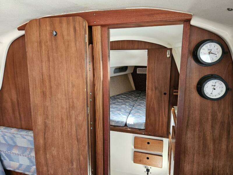 30ft Pearson Yacht For Sale