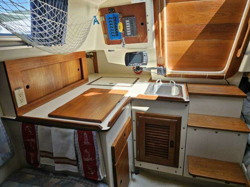 30ft Pearson Yacht For Sale