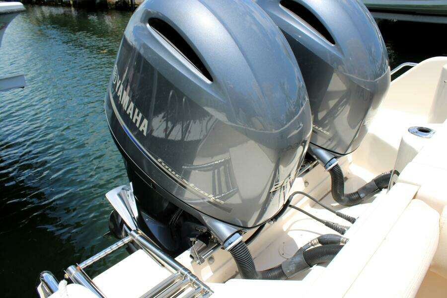 27ft Grady White Yacht For Sale