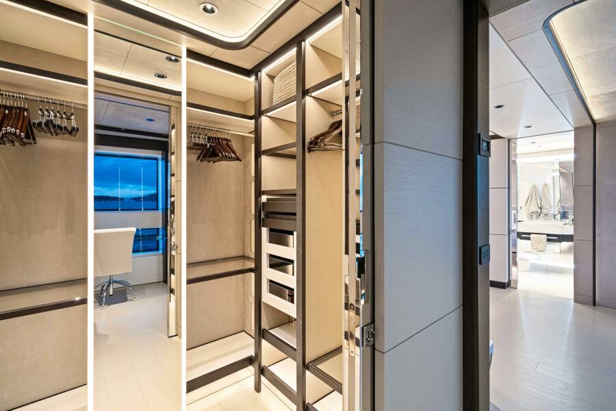 118' 2028 Ocean King DUCALE 120