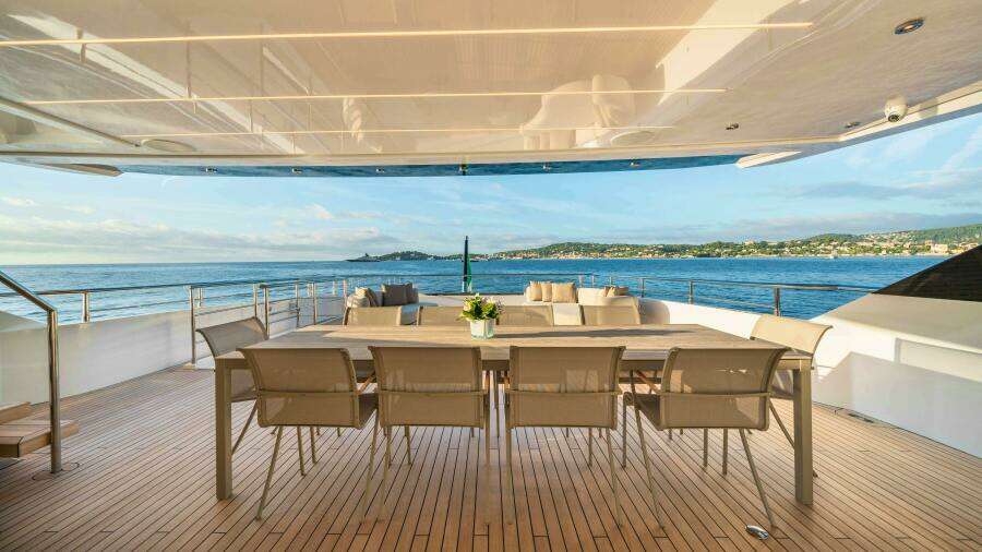 OCEAN KING DUCALE 120 118ft Ocean King Yacht For Sale