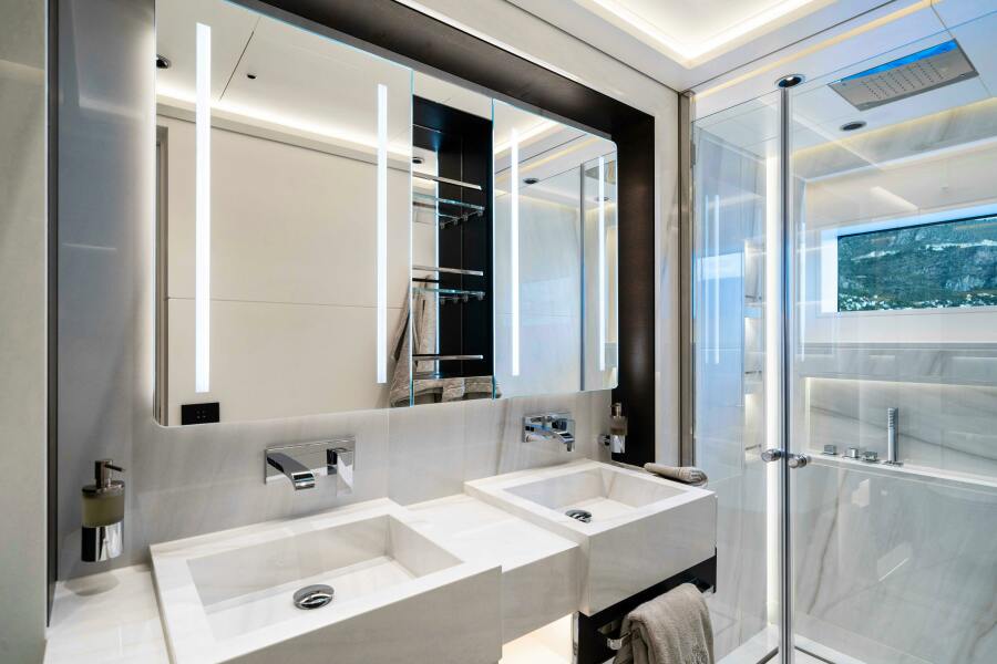 118' 2028 Ocean King DUCALE 120