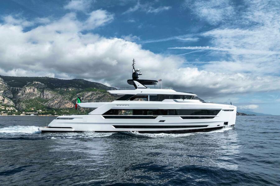 118' 2028 Ocean King DUCALE 120