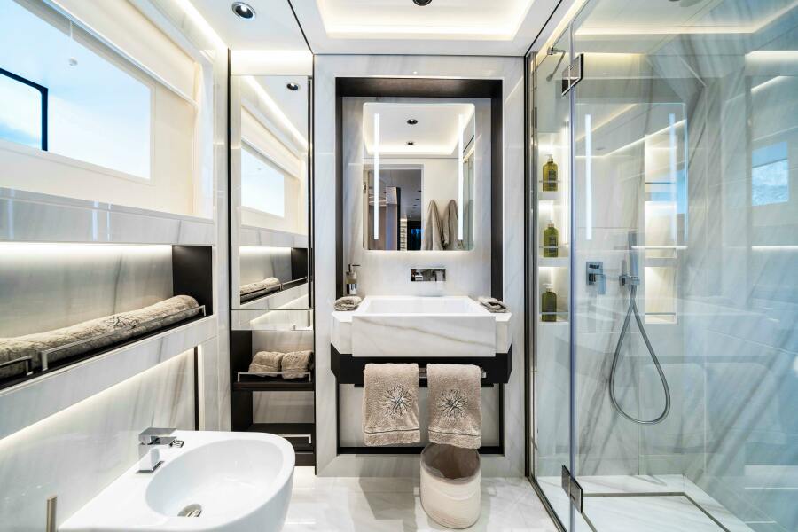 118' 2028 Ocean King DUCALE 120