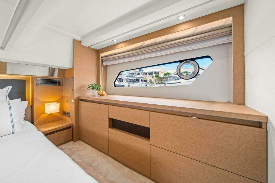 2024 Prestige 460 Fly- GOODLIFE-Master Stateroom