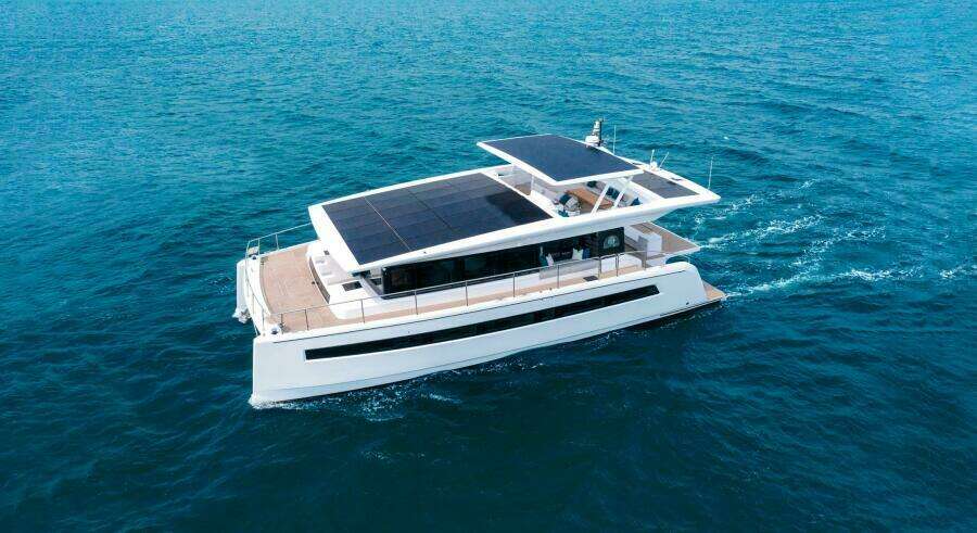 SY62 - 2 Deck (Fly bridge open))