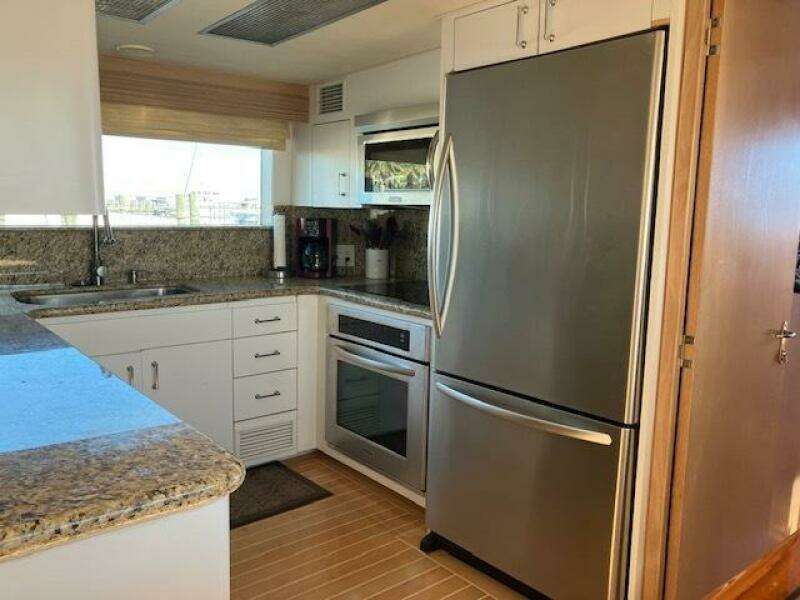 CARRY ON 70ft Hatteras Yacht For Sale