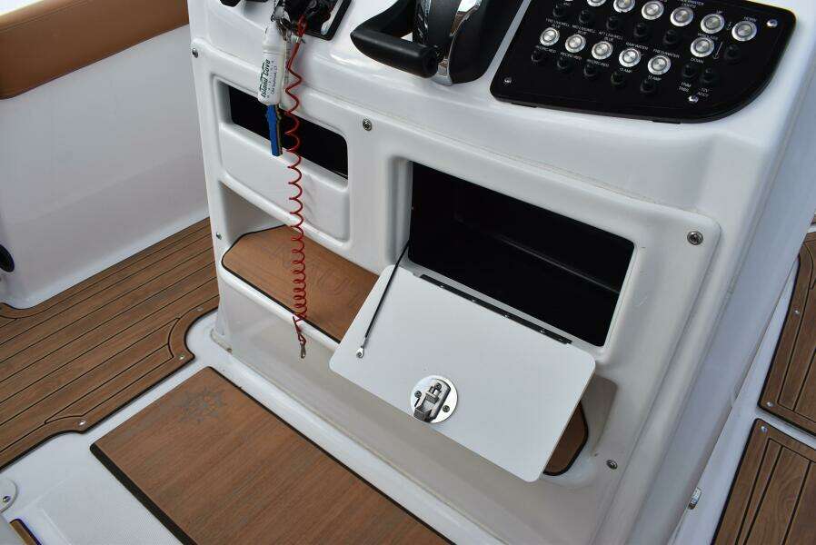 24ft NauticStar Yacht For Sale