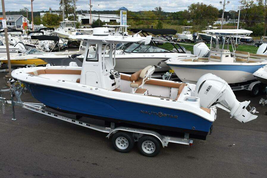 24ft NauticStar Yacht For Sale