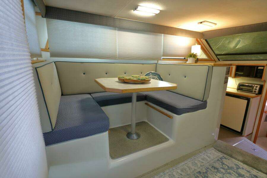 32ft Chris Craft Yacht For Sale