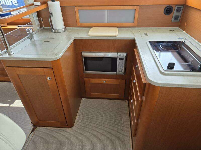 FIRST MATES 44ft Beneteau Yacht For Sale