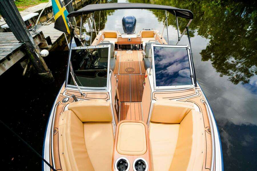 19ft Grady White Yacht For Sale