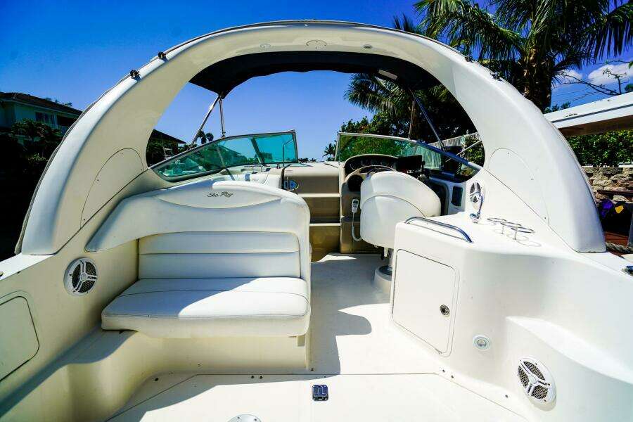 Eight Flags 28ft Sea Ray Yacht For Sale