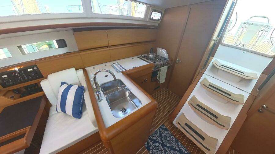LEVITY 47ft Jeanneau Yacht For Sale