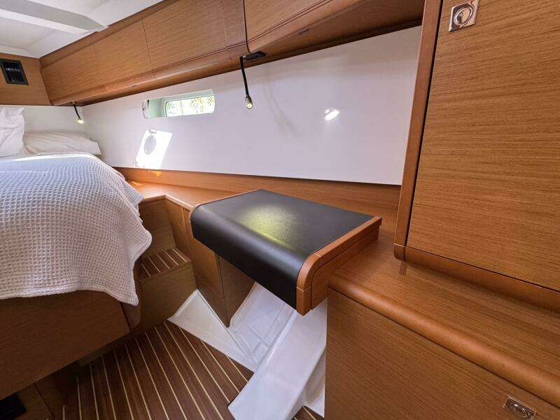 LEVITY 47ft Jeanneau Yacht For Sale