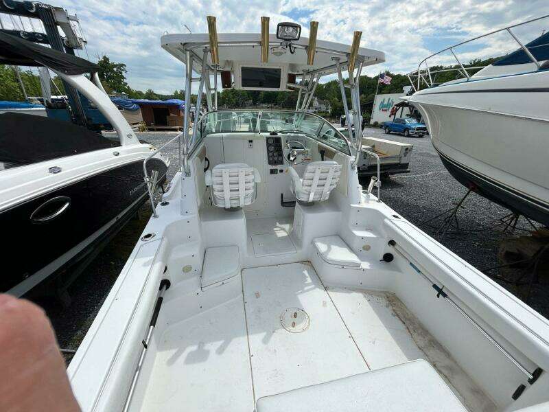 23ft Seaswirl Striper Yacht For Sale