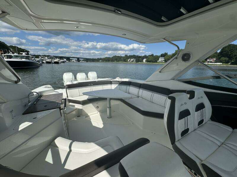 35ft Sea Ray Yacht For Sale