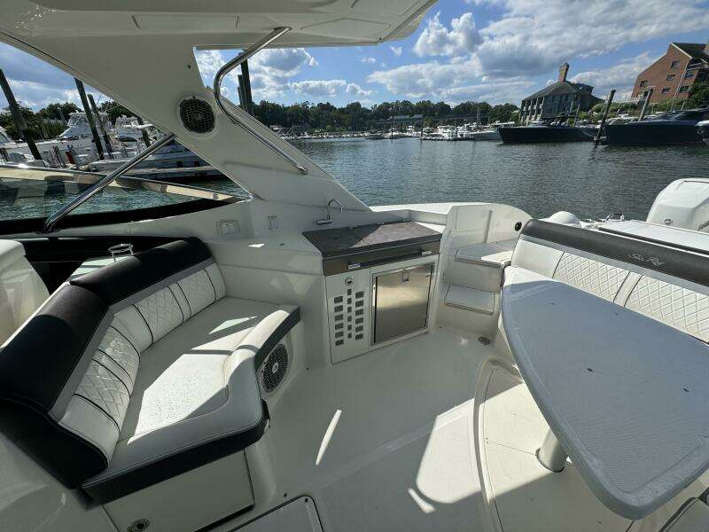 35ft Sea Ray Yacht For Sale