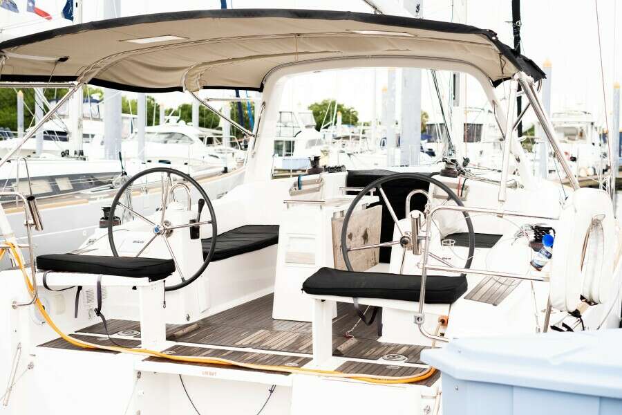 Bella Vita 38ft Beneteau Yacht For Sale