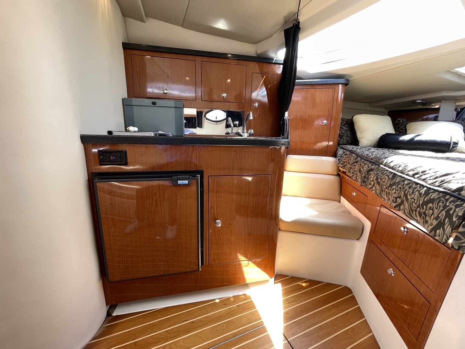2007 Regal 3360 Window Express
