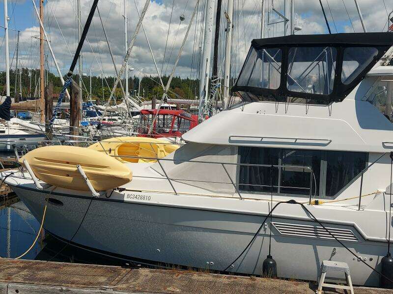 39ft Carver Yacht For Sale
