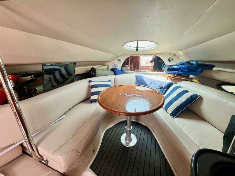 Wine Knot 33ft Doral Yacht For Sale