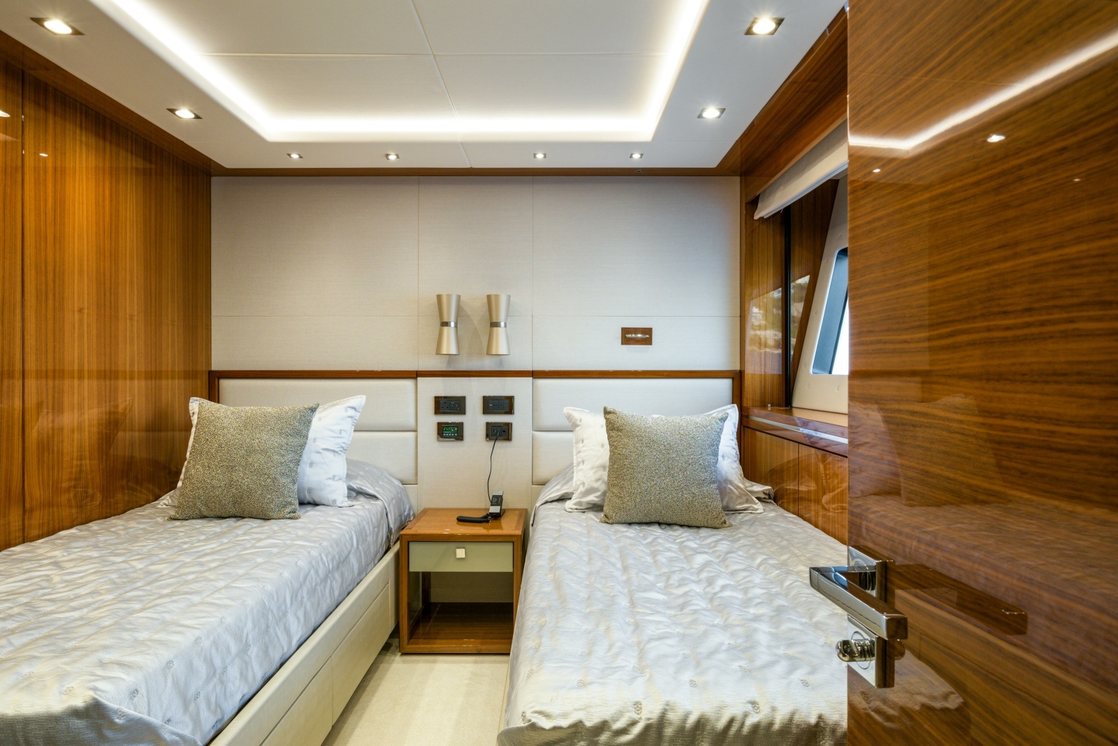 MERCY OCEANS 115ft Sunseeker Yacht For Sale