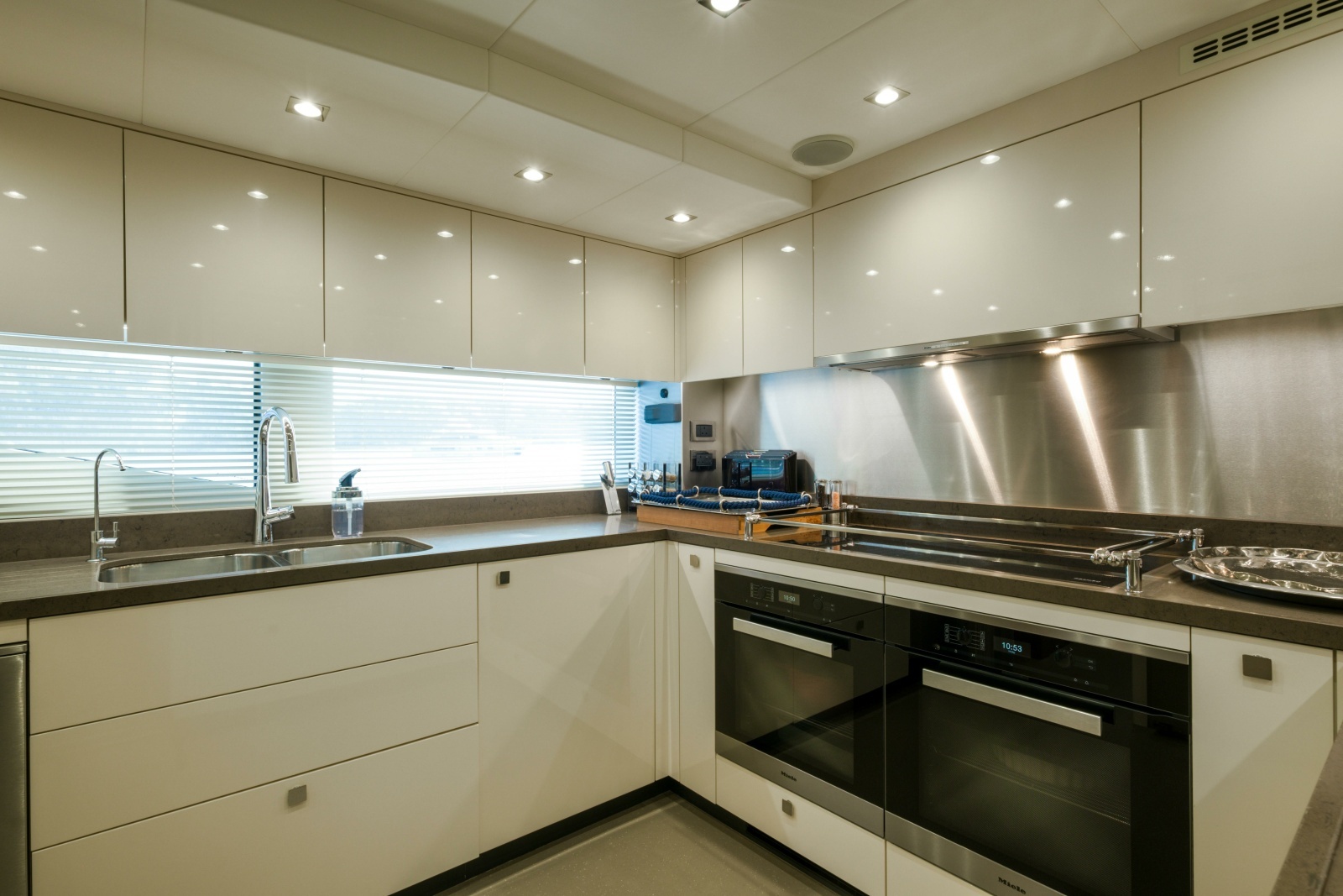 MERCY OCEANS 115ft Sunseeker Yacht For Sale