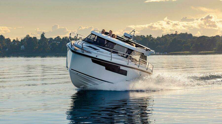 33ft Aquador Yacht For Sale