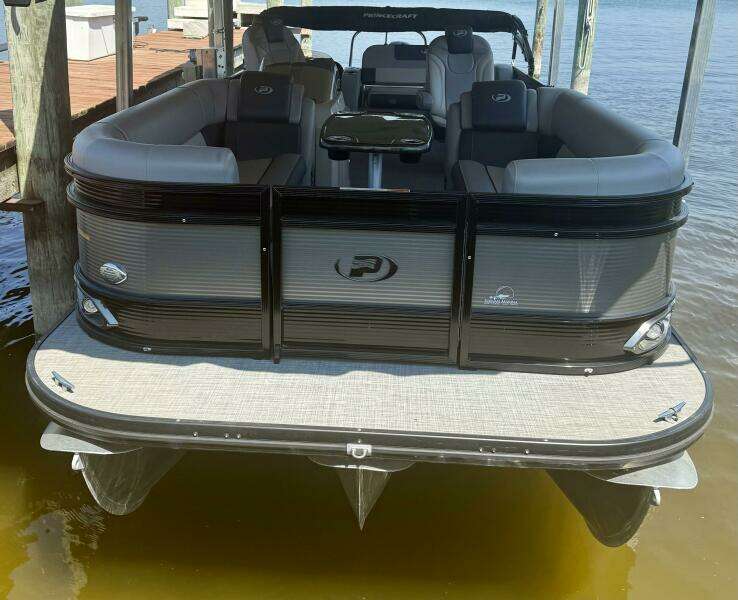 25ft Princecraft Yacht For Sale