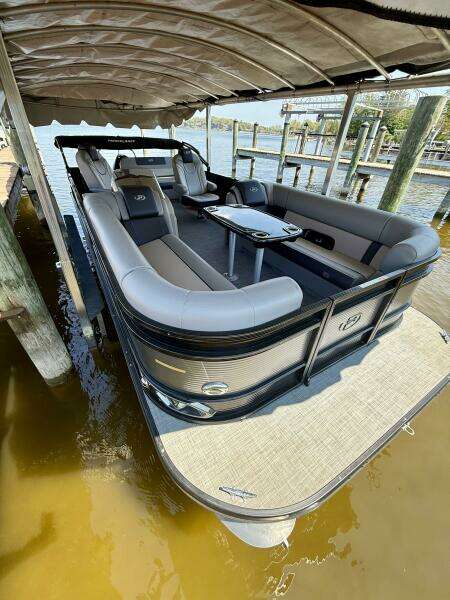 25ft Princecraft Yacht For Sale
