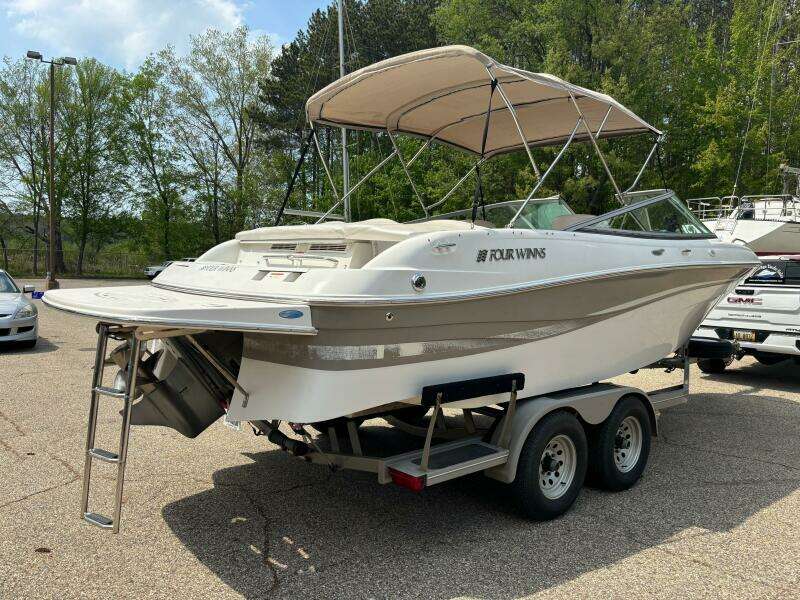 24ft Four Winns Yacht For Sale