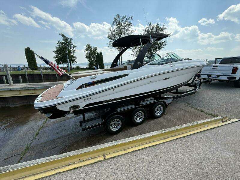 25ft Sea Ray Yacht For Sale